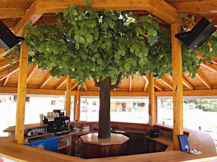 Pavillon mit wetterfestem Kunstbaum