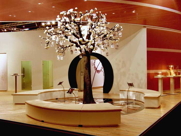 Kunstbaum auf Juweliermesse in München